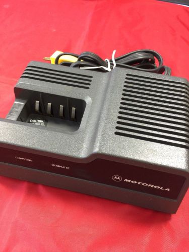 Motorola 2-way radio battery charger # ntn4633b p200 ht600 mt1000 vg condition for sale