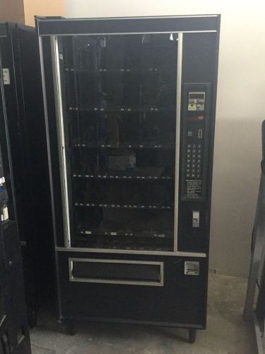 SNACK VENDING MACHINE GOOD CONDITION