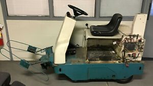 TENNANT DUST BUNNY E634R FLOOR MACHINE