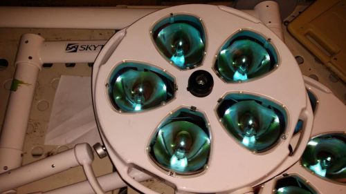 OPERATING ROOM LIGHTS: SKYTRON STELLAR ST23 DUAL-HEAD OR LIGHTS