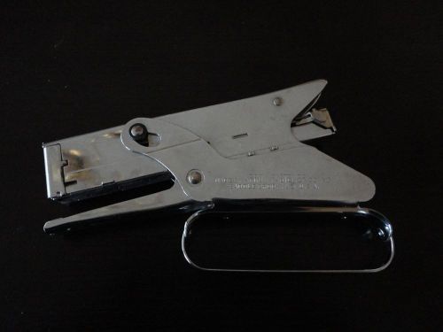 ARROW FASTENER CO LLC Heavy Duty Plier Type Staple Gun Model P22