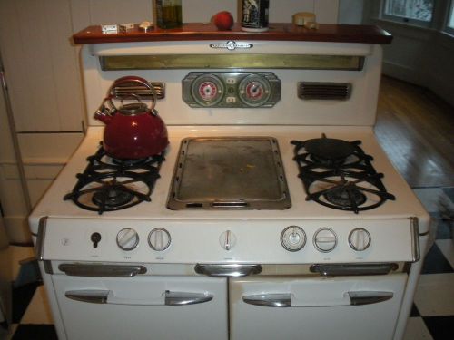 Okeefe and Merrit Gas Range original 1950s in good condition