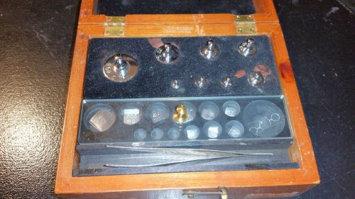 F HOPKEN AND SON SET OF GRAM WEIGHTS