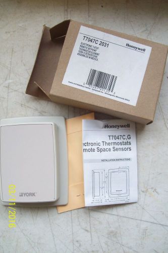 **NEW** HONEYWELL / YORK REMOTE SPACE SENSOR T7047C 2031