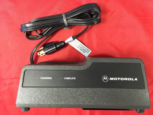 MOTOROLA 2-WAY RADIO BATTERY CHARGER # NTN4633C P200 HT600 MT1000 EXCELLENT COND