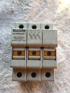 Ferraz Shawmut Ultrasafe holds ATDR 30A fuse 3 Pole Fuse block Y218038