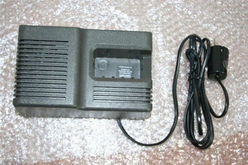 MOTOROLA SINGLE-UNIT CHARGERS Type NTN4634A  220Volts