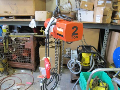 DAYTON 2 TON ELECTRIC CHAIN HOIST 3YB81G 10 FOOT LIFT 6 PENDANT 115v 8FPM