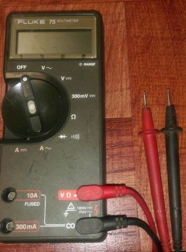 S3l2b3 fluke 75 DMM auto ranging  multimeter + probe