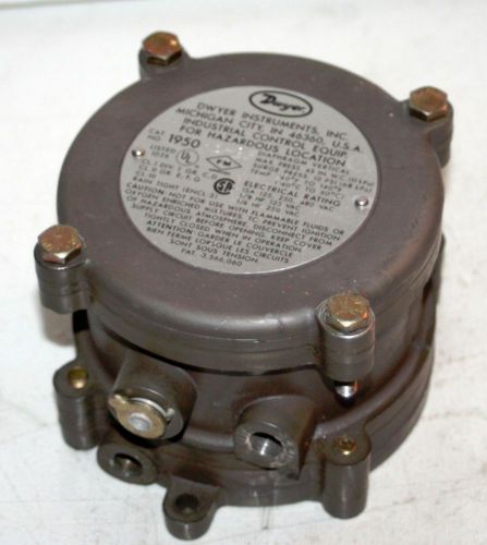 EXPLOSION PROOF DIFFERENTIAL PRESSURE SWITCH  DWYER 1950-5-2F