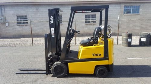 Yale glc030cenuae077 forklift - 3000lb capacity, triple mast, sideshifter, lpg for sale