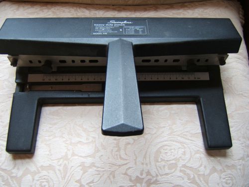 SWINGLINE HEAVY DUTY HOLE PUNCH MODEL 440--WORKS GREAT!