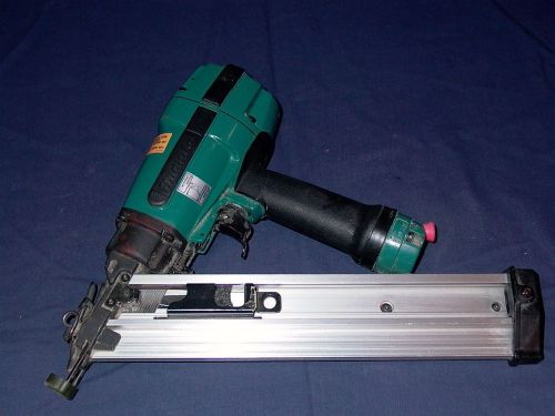 Makita AF631 15 Gauge Air Finish Nailer With Three Partial Boxes of Nails