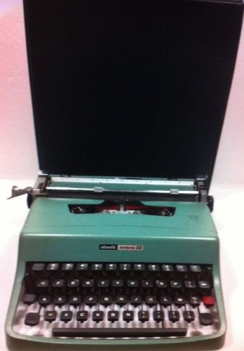 MACCHINA SCRIVERE OLIVETTI lettera 32 evoluzione della 22 perfetta + custodia