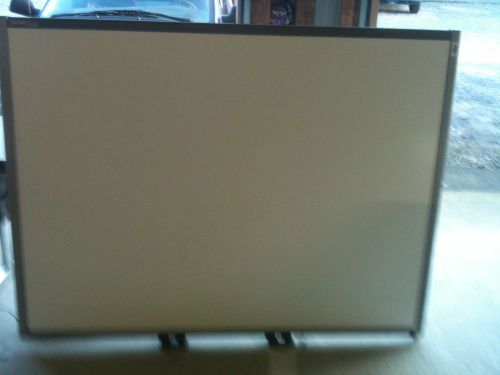 SMART   BOARD MODEL SB680  WITH  TRAY