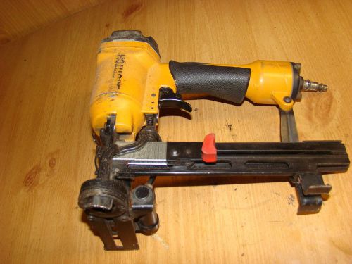 Bostitch SB150SLBC-1 3/4&#034;-1-1/2&#034; Cap Air Stapler Construction Staple Gun