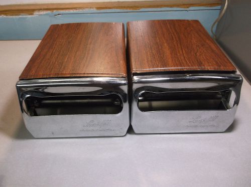 Lot 2 Luxri-Fold Wisconsin Tissue Mills napkin dispensers tabletop