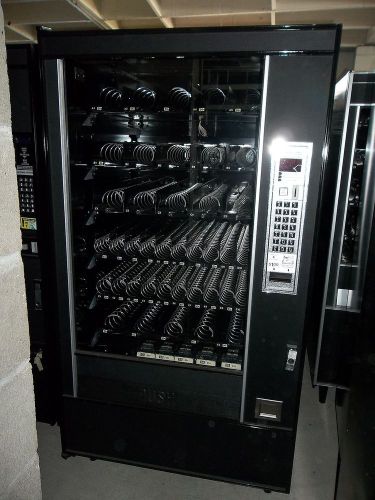 Automatic products 7000 / 7600 snack vending machine for sale