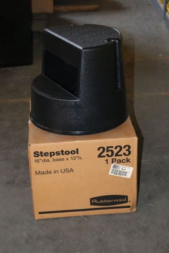 RUBBERMAID STEP STOOL, 2523 BLACK, NEW