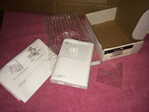 **NEW** JOHNSON CONTROLS LN-SENOCW-0 ROOM SENSOR LED * OVERRIDE * SET POINT ADJ