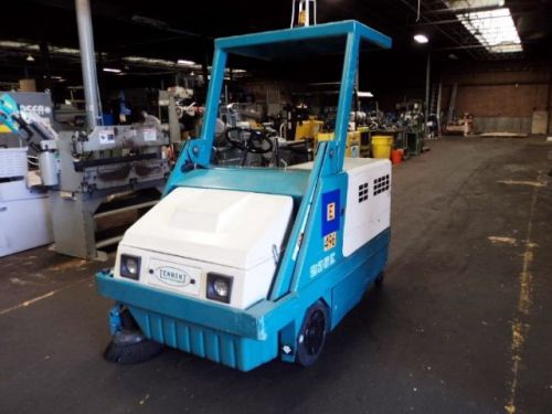 TENNANT 235E ELECTRIC FLOOR SWEEPER 4&#039;