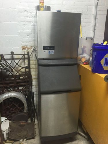 Ice o matic ice maker on manitowoc ice bin for sale