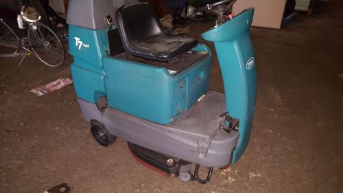 Tennant T7 Fast floor scrubber