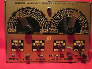 VINTAGE EMC 700 TV CRYSTAL MARKER BAR SIGNAL GENERATOR LIGHTS UP