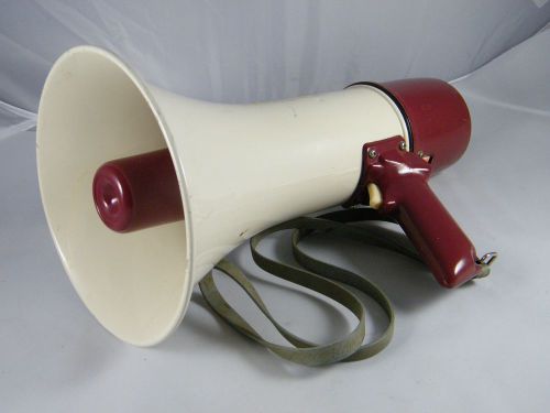 VINTAGE TOA ELECTRIC TRANSISTOR MEGAPHONE MODEL # ER–305 OUTPUT 5W