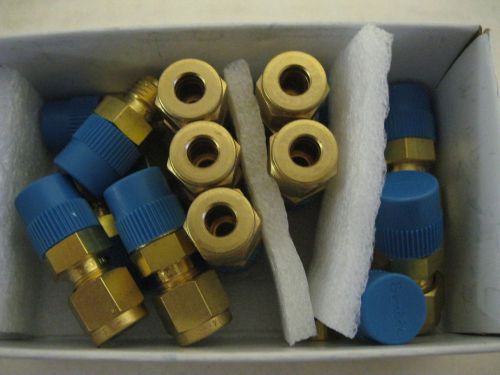 18 swagelok male connector 1/4 tube x 1/4 male pipe/ # b-400-1-4 nib! for sale