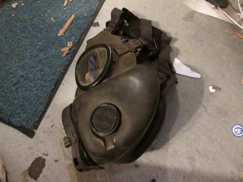 VINTAGE GAS MASK FULL FACE  MSA 25 / 27 USA SIZE S  USED