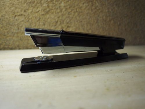 Vintage Swingline Desk Top Stapler # 333 Black Woodgrain Chrome MCM