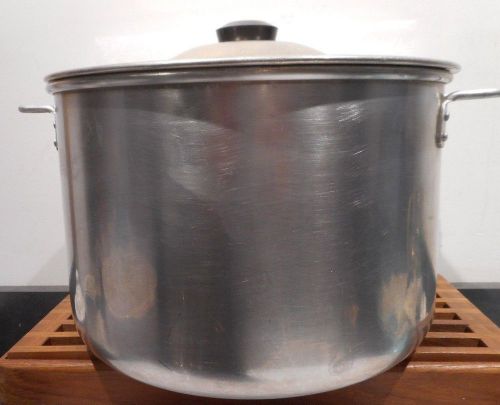 WEAR - EVER 12 QUART STOCK POT  / LID #2212