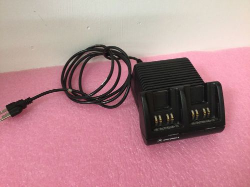 Motorola Visar NTN8375A dual battery charger