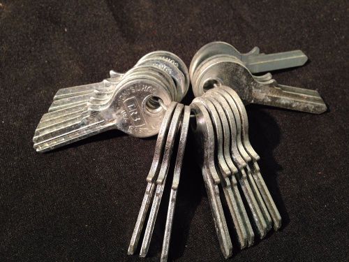 Locksmith Toyota by Curtis TR3 Key Blanks, set of 18 - Ilco No. TP2