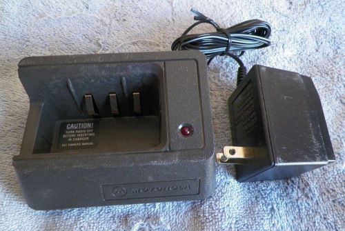 Motorola NTN4666B Battery Desk Charger MT1000 HT600 MTX800 MTX810 MTX900 P200