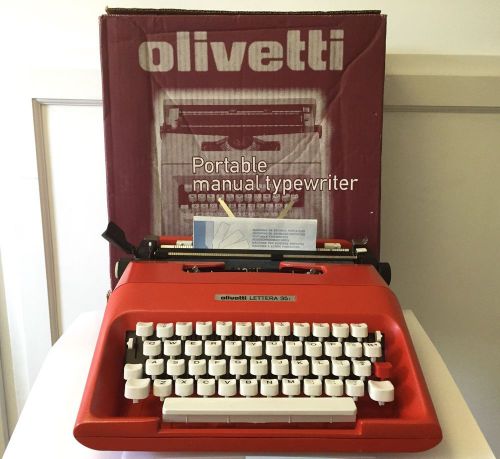 Red OLIVETTI LETTERA 35i PORTABLE MANUAL TYPEWRITER W/Original Box Vintage 32 22