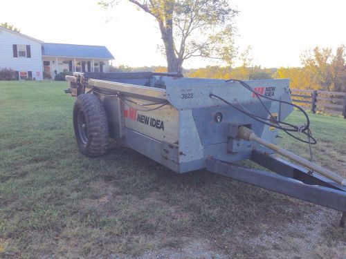 New Idea 3622 Manure Spreader