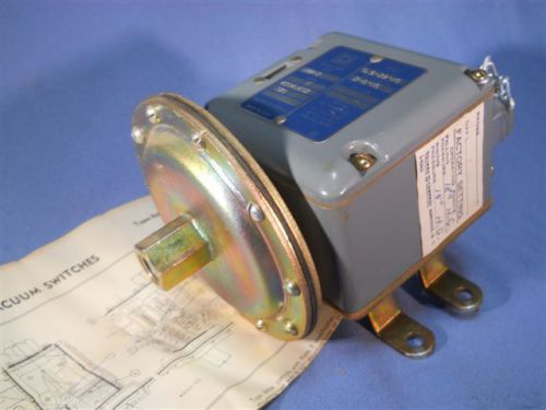 Square D (9016BMW-2) Diaphragm Actuated Vacuum Switch, New Surplus