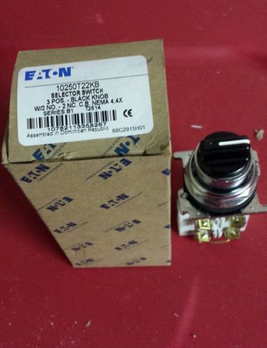 NEW IN BOX GENUINE CUTLER-HAMMER 10250T22KB Selector Switch,3 Pos,Lever,30mm NIB