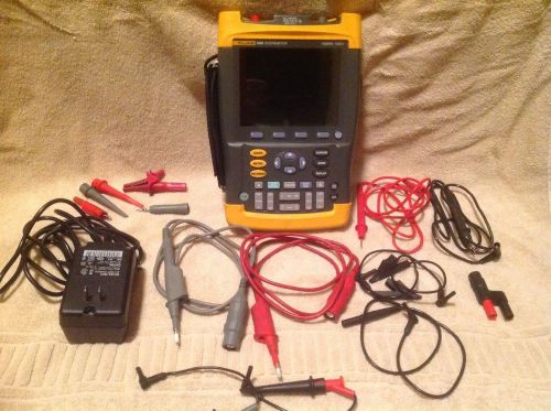 Fluke 196B Oscilloscope Scope/Meter 1GS/s 100MHZ Two Channel input Handheld .