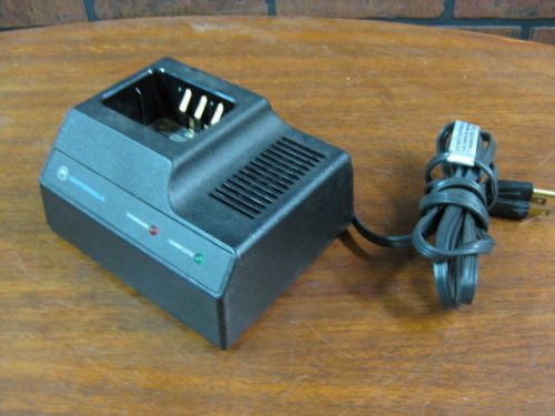 Motorola Radio Battery Charger NTN4864B 17.5vdc P100 HT50 - 30 Day Warranty!