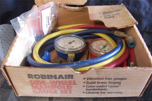 VINTAGE ROBINAIR SIDE WHEEL MANIFOLD GAUGE SET IN ORIGINAL BOX