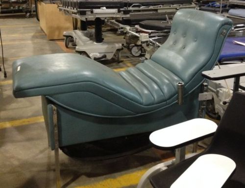 BAXTER FENWAL MOTORIZED DONOR CHAIR, MODEL 4R4211 - Aqua