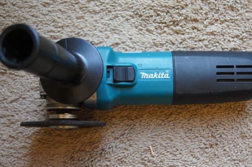 Makita  9553NB  4&#034; Angle-Grinder With (4) 4&#034; Wheels