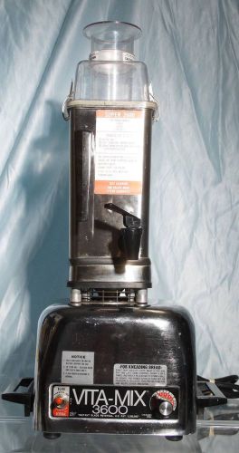 Nice VITAMIX 3600  Stainless Steel Blender/Mixer No Blades