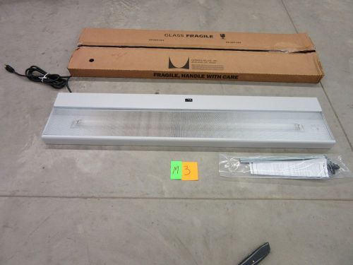 HERMAN MILLER LIGHT FLUORESCENT OFFICE UNDER THE CABINET 36&#034; BULB 45&#034; CASE NEW