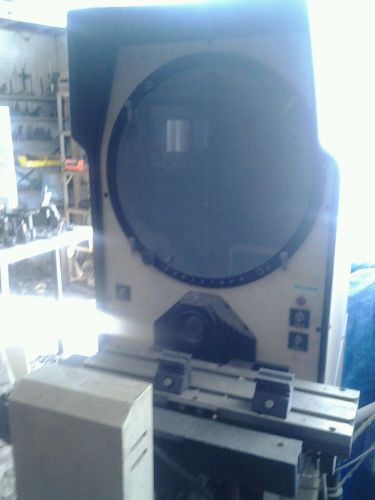 Optical comparator