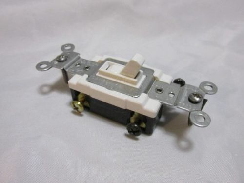 NEW NIB Leviton 4-Way White Grounding Toggle Switch 15A 120/277V 54504-2W