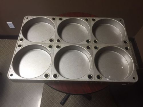 Chicago Metallic Baking Pan- 6 cup, 8&#034; Round